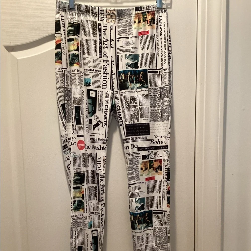 Newspaper Print Leggings - White Black Multi